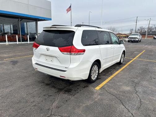 2014 Toyota Sienna XLE