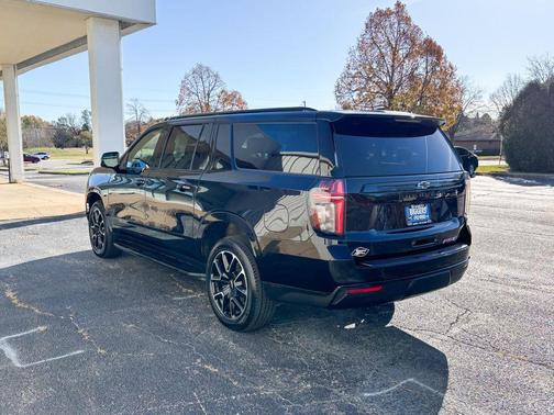 2023 Chevrolet Suburban RST