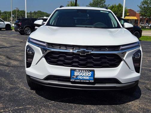 Summit White 2026 Chevrolet Trax LT