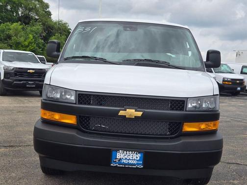 Summit White 2026 Chevrolet Express 2500 Work Van