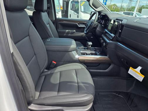 Summit White 2026 Chevrolet Silverado 1500 RST