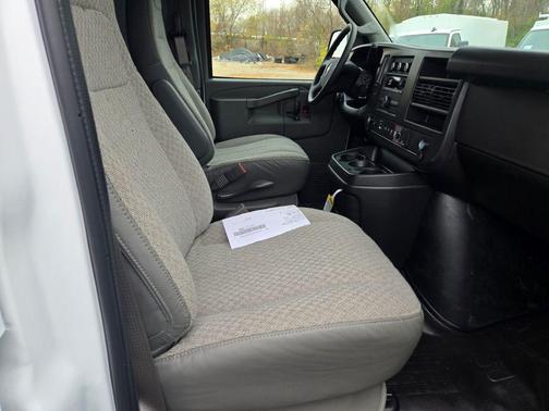 2025 Chevrolet Express 2500 RWD 2500 Regular Wheelbase WT