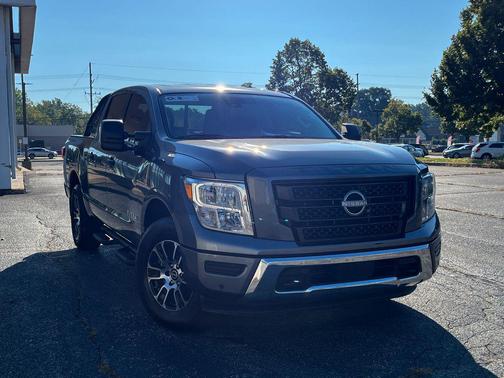 2023 Nissan Titan SV