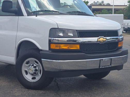2025 Chevrolet Express 2500 RWD 2500 Regular Wheelbase WT