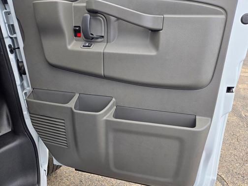 2025 Chevrolet Express 2500 RWD 2500 Regular Wheelbase WT