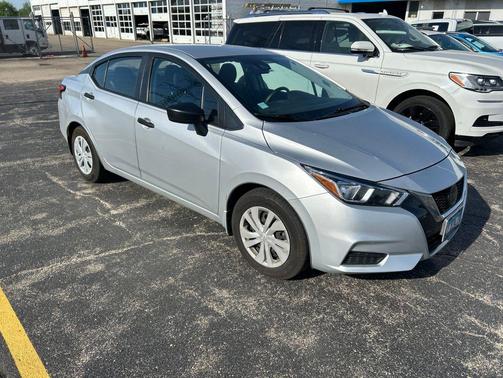 Brilliant Silver Metallic 2021 Nissan Versa 1.6 S