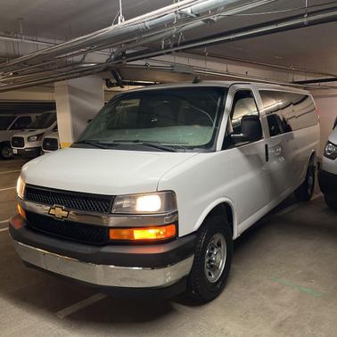 Summit White 2017 Chevrolet Express 3500 LT