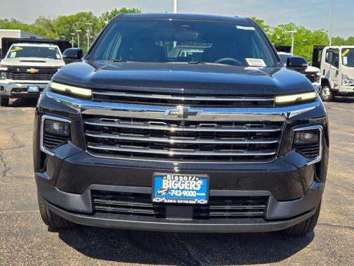 Mosaic Black Metallic 2026 Chevrolet Traverse LT