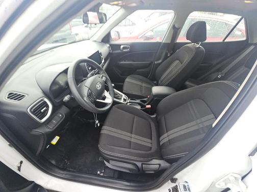 Onyx Black 2025 Hyundai VENUE SEL