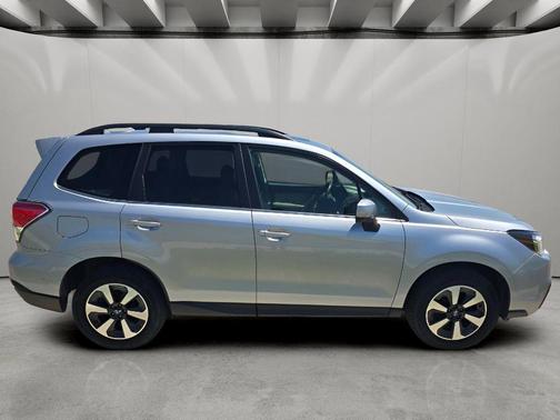 Ice Silver Metallic 2017 Subaru Forester 2.5i Limited