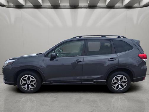 Magnetite Gray Metallic 2022 Subaru Forester Premium