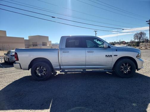 2017 RAM 1500 Night Crew Cab 4x4 5'7' Box