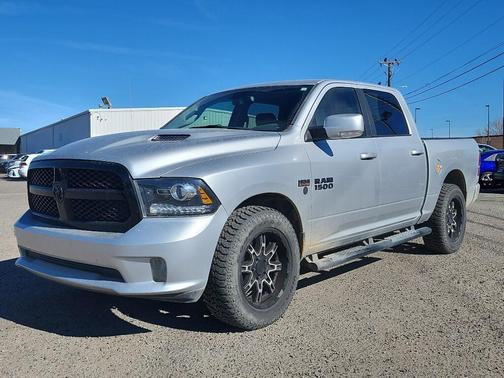 2017 RAM 1500 Night Crew Cab 4x4 5'7' Box