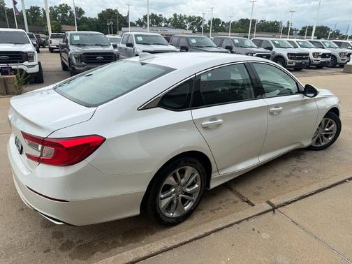 Platinum White Pearl 2019 Honda Accord LX