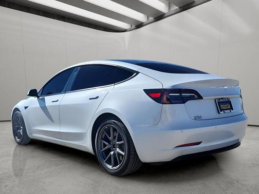 Pearl White Multi-Coat 2022 Tesla Model 3 Standard Range