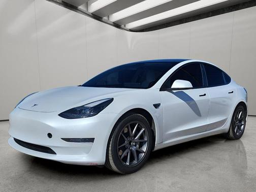 Pearl White Multi-Coat 2022 Tesla Model 3 Standard Range