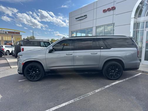Argent Silver Metallic 2023 Cadillac Escalade ESV Sport