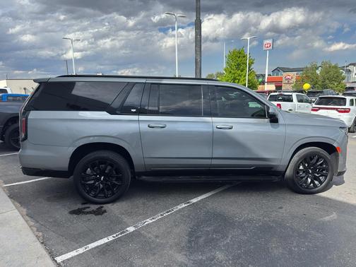 Argent Silver Metallic 2023 Cadillac Escalade ESV Sport