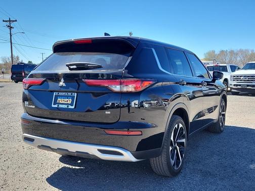 Labrador Black Pearl 2022 Mitsubishi Outlander SE 2.5 2WD