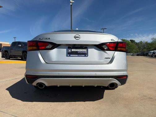 Brilliant Silver Metallic 2023 Nissan Altima 2.5 SL