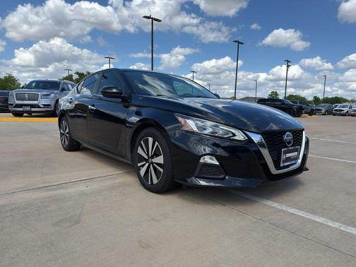 Super Black 2021 Nissan Altima 2.5 SV