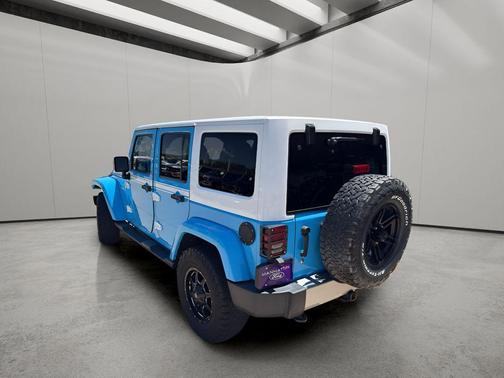 Chief 2017 Jeep Wrangler Unlimited Sahara