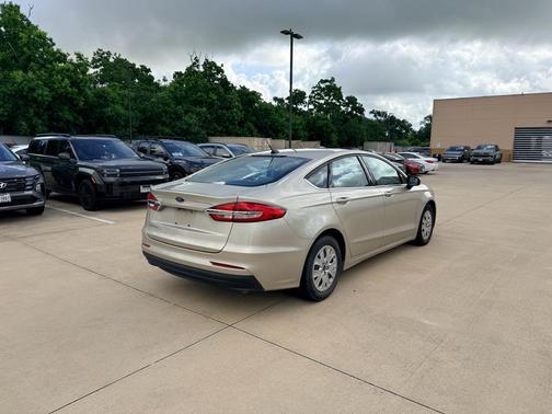 White Gold Metallic 2019 Ford Fusion S