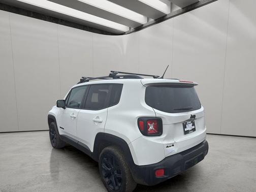 Alpine White 2017 Jeep Renegade Altitude