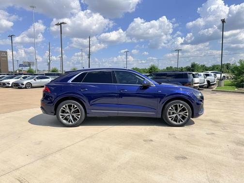 Navarra Blue Metallic 2021 Audi Q8 55 Premium Plus