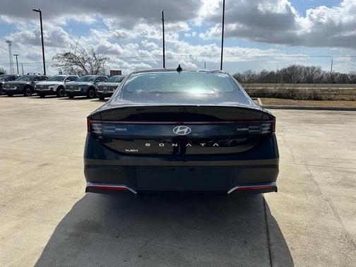 2025 Hyundai SONATA SE