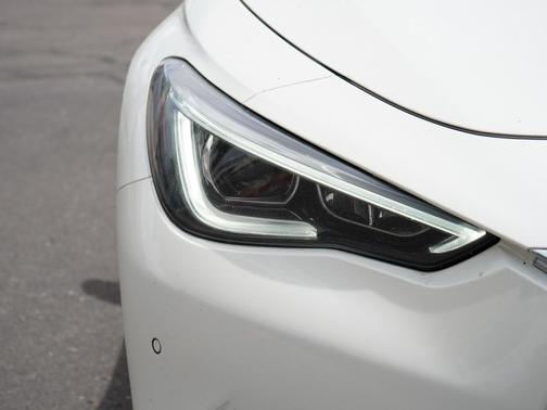 Majestic White 2018 INFINITI Q60 3.0T LUXE
