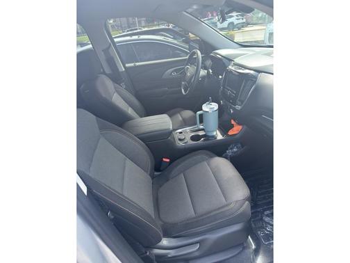 Silver Ice Metallic 2019 Chevrolet Traverse LS