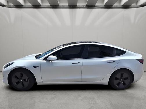 Pearl White Multi-Coat 2023 Tesla Model 3 Standard Range