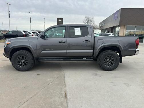 2022 Toyota Tacoma SR5
