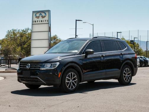 Deep Black Pearl 2019 Volkswagen Tiguan 2.0T SE 4MOTION