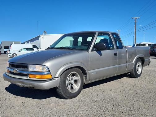 2000 Chevrolet S-10 Base