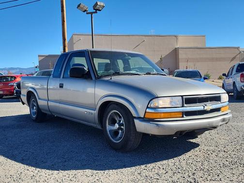 2000 Chevrolet S-10 Base