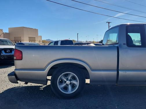 2000 Chevrolet S-10 Base