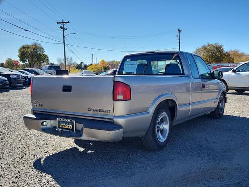 2000 Chevrolet S-10 Base