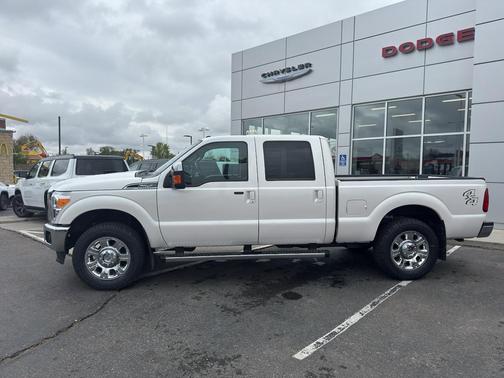 White 2015 Ford F-250 Super Duty Lariat