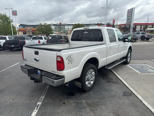 White 2015 Ford F-250 Super Duty Lariat