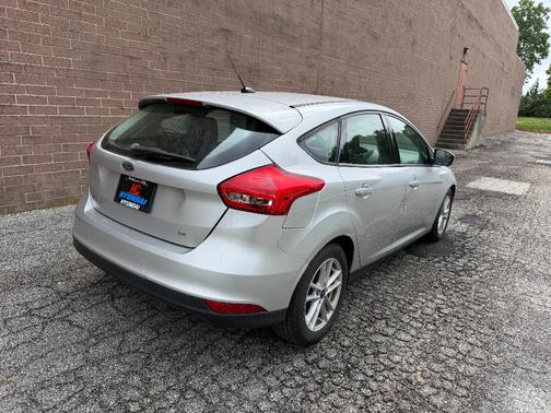 Ingot Silver Metallic 2018 Ford Focus SE