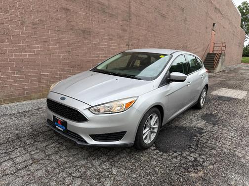 Ingot Silver Metallic 2018 Ford Focus SE