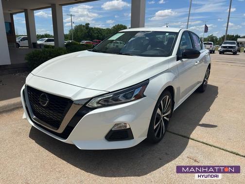 Pearl White Tricoat 2022 Nissan Altima SR Intelligent AWD