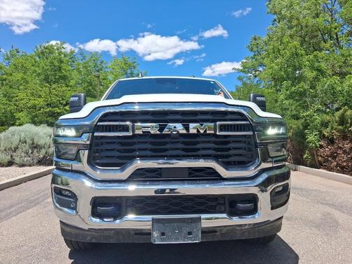 Bright White Clearcoat 2025 RAM 2500 Big Horn Crew Cab 4x4 6'4' Box