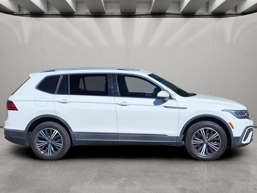 Pure White 2022 Volkswagen Tiguan 2.0T SE