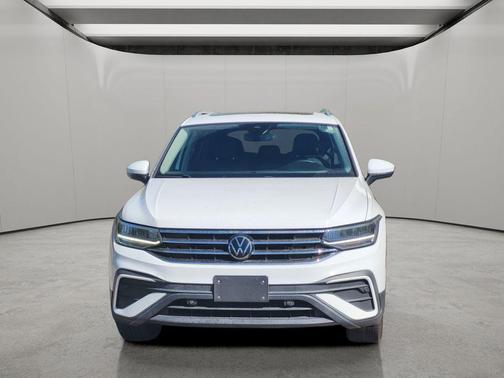 Pure White 2022 Volkswagen Tiguan 2.0T SE
