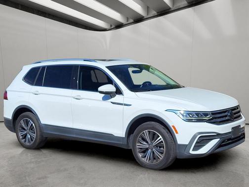Pure White 2022 Volkswagen Tiguan 2.0T SE