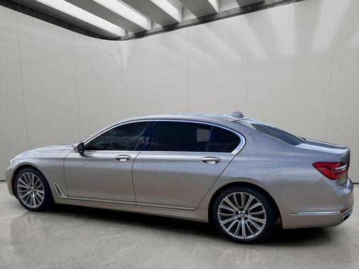 Glacier Silver Metallic 2018 BMW 750 I