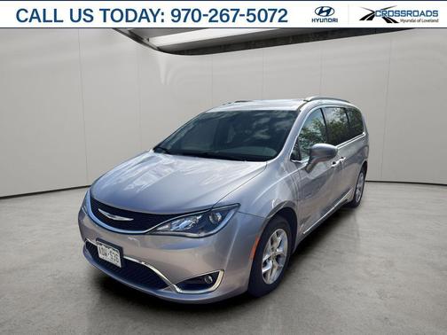 Billet Silver Metallic Clearcoat 2017 Chrysler Pacifica Touring-L